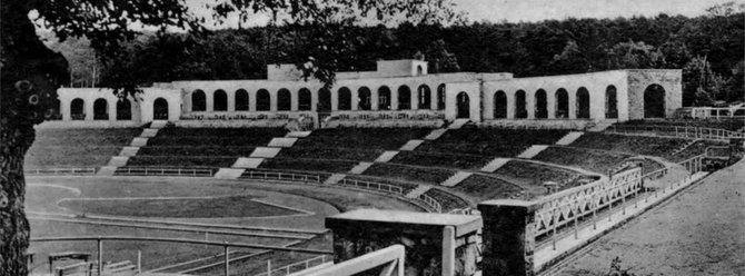 1914 - 1927 - budowa Stadionu Wschodniomarchijskiego (Ostmarkstadion)